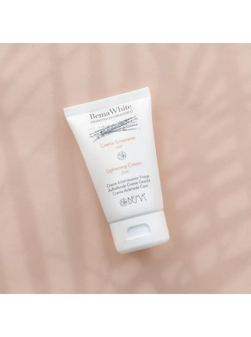 Crema cu efect de albire pentru fata White 50ml Bema pe fundal bej